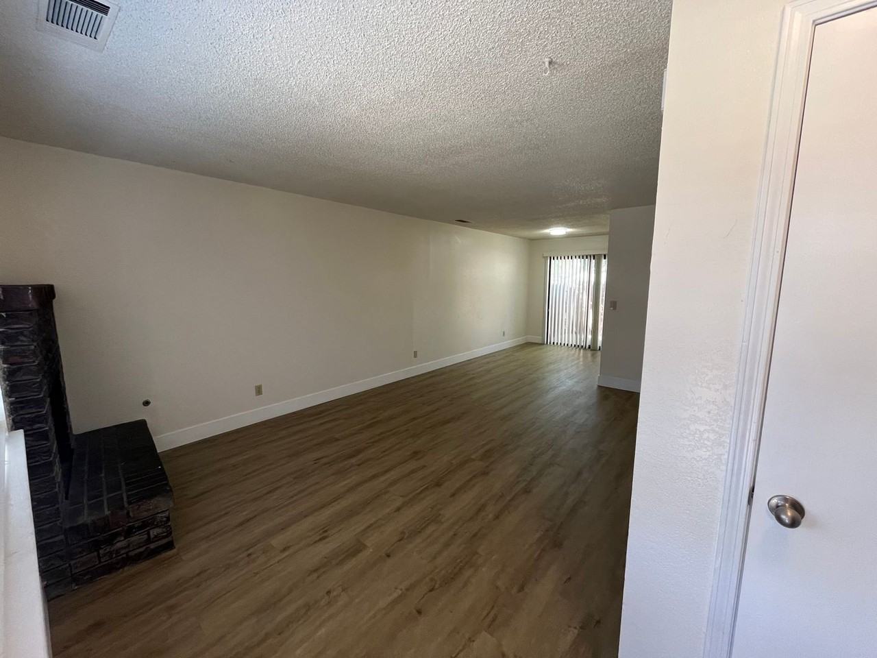 1043 - Photo 2 of 18