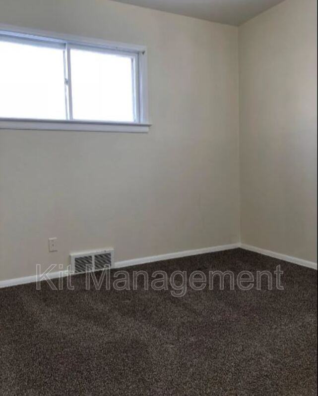 536 W Poinsetta Ave - Photo 7 of 13