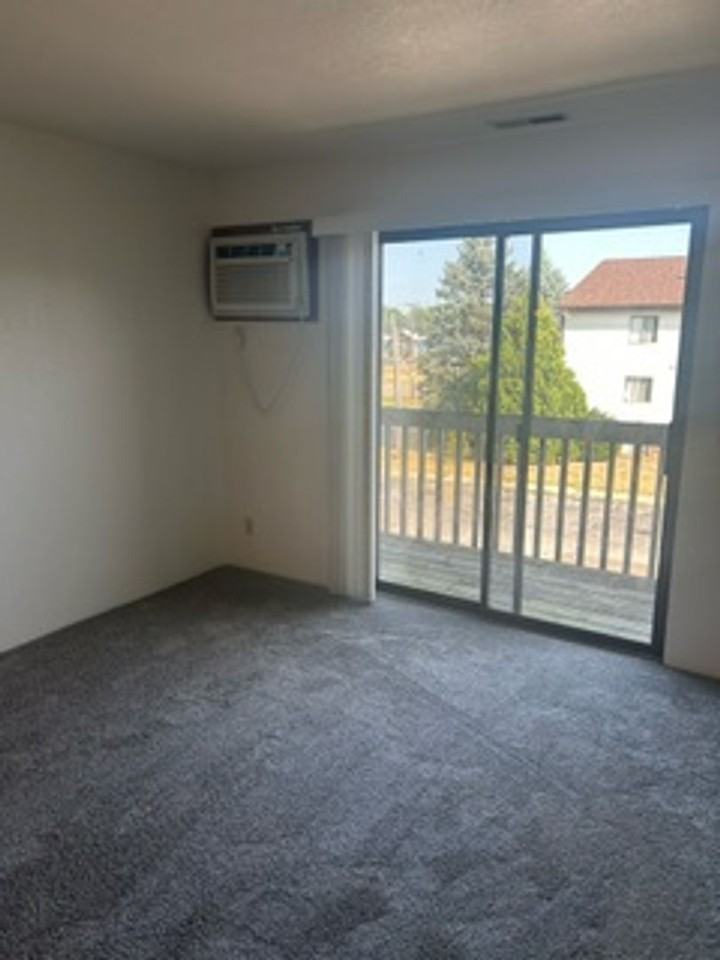 2203 Spansail Dr - Photo 3 of 4