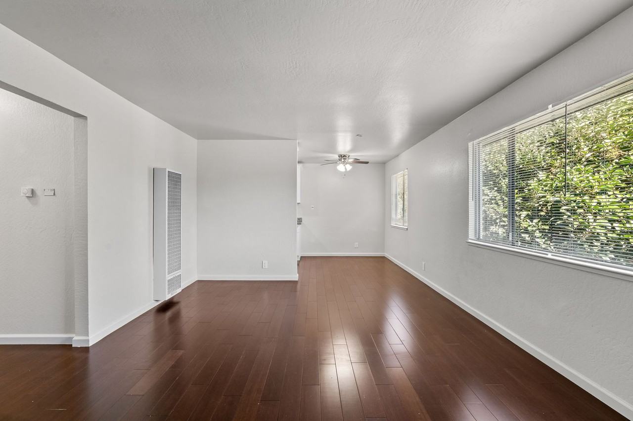 931-939 Golden Gate Drive - Photo 3 of 21