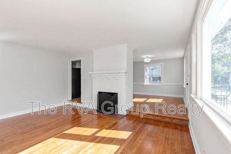 6220 Debora Dr - Photo 5 of 42