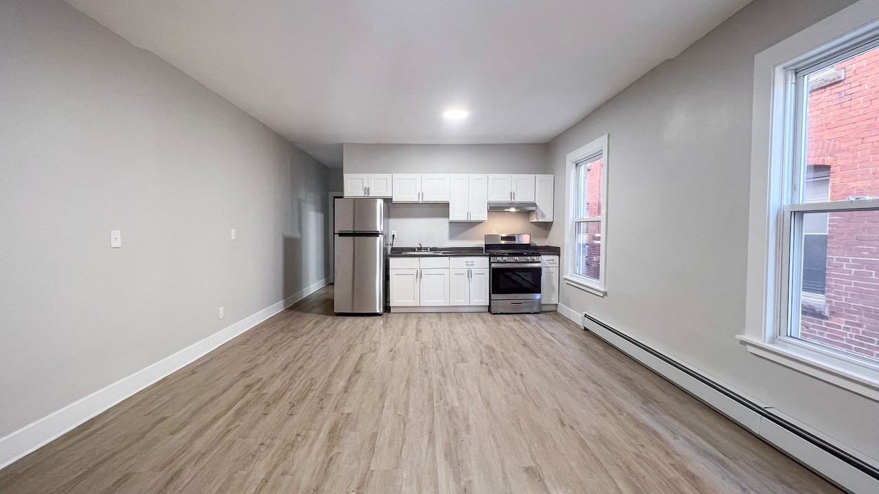 291 Buckingham St / Luca Investments LLC - Photo 4 of 14