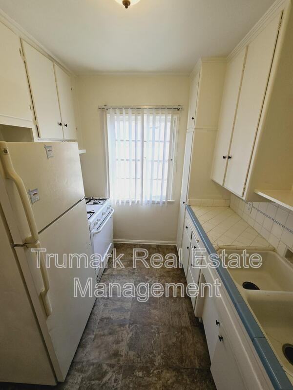 3737 Los Feliz Boulevard #12 - Photo 2 of 16