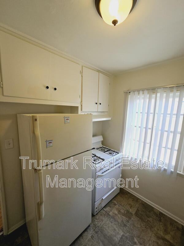 3737 Los Feliz Boulevard #12 - Photo 3 of 16