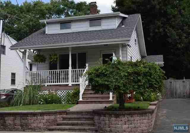 9 Wanamaker Ave - Photo 2 of 18