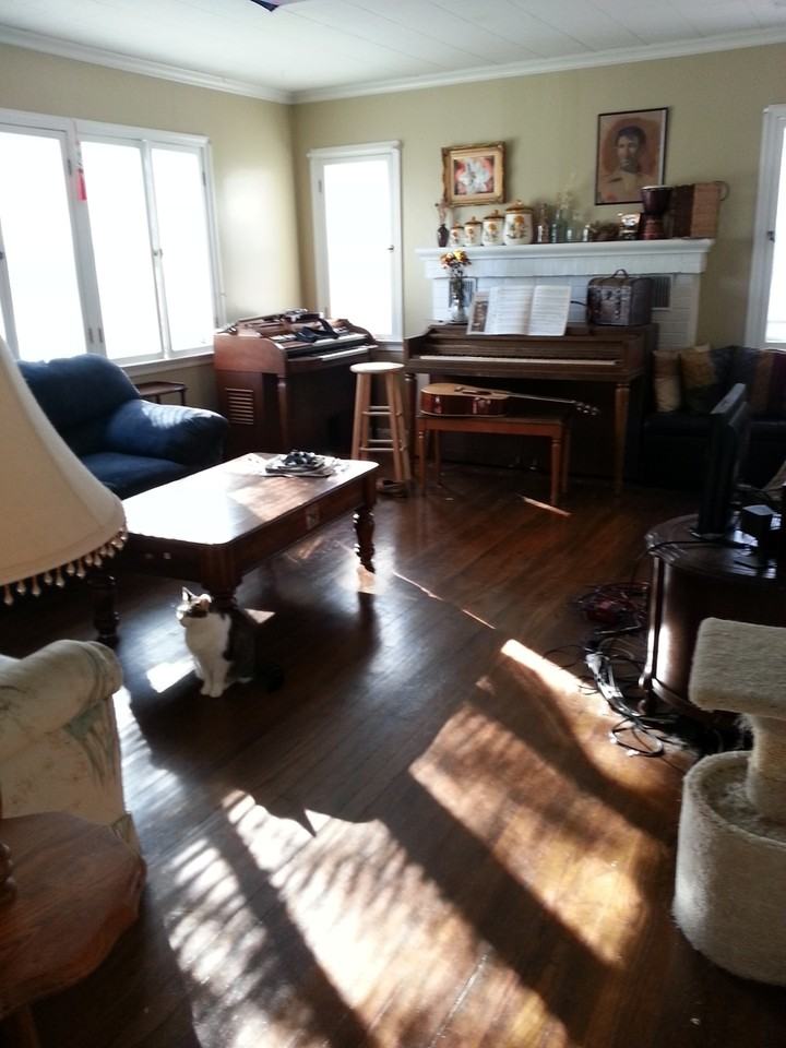 1605 E University St - Photo 2 of 4