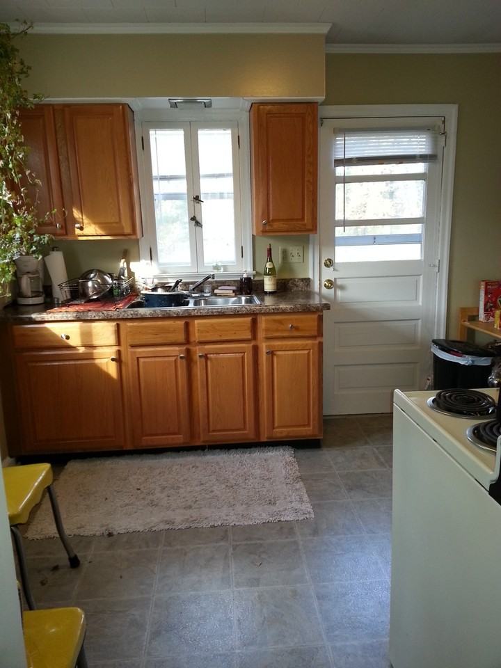 1605 E University St - Photo 3 of 4