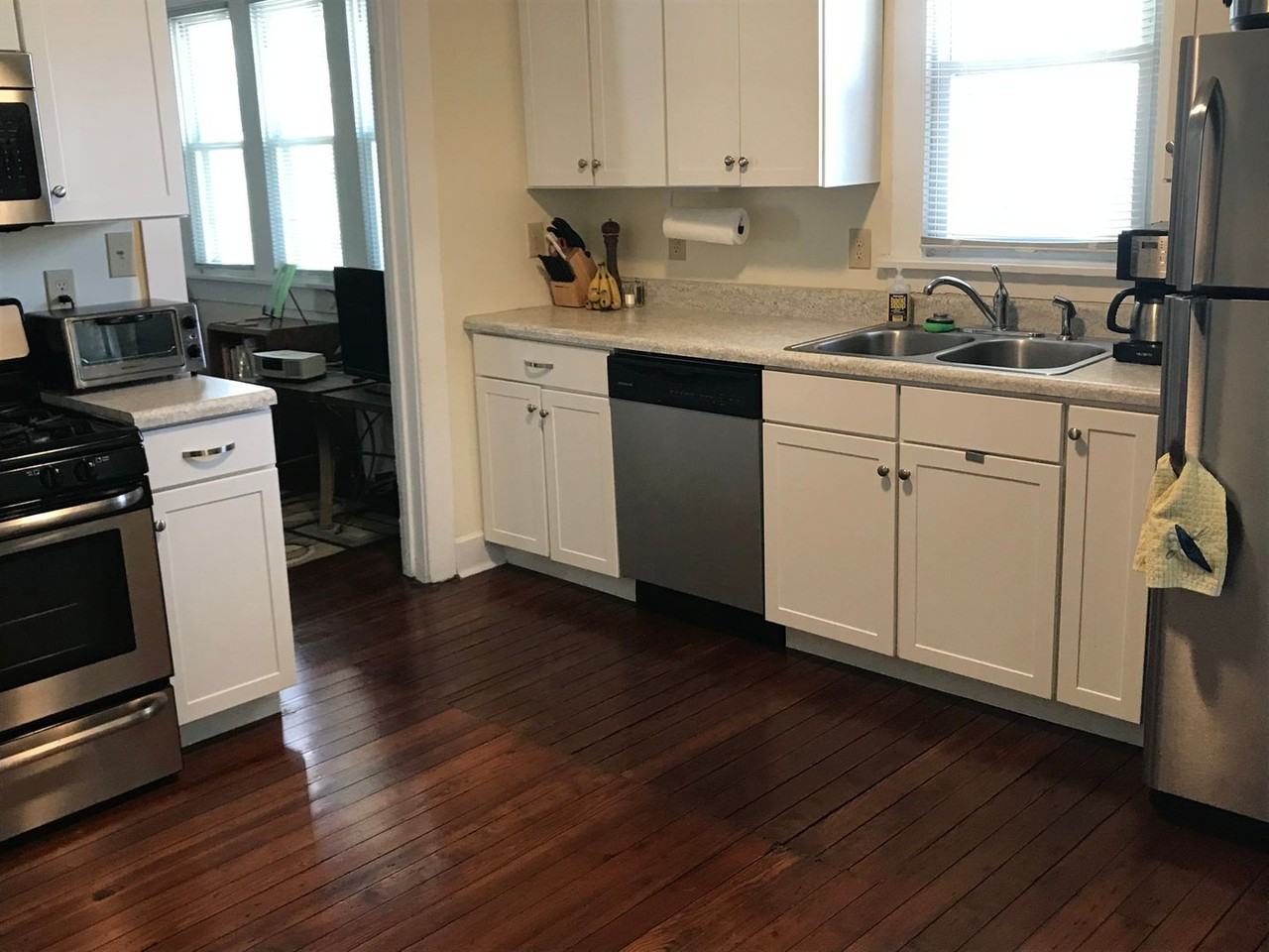 308 N Rogers St - Photo 4 of 18
