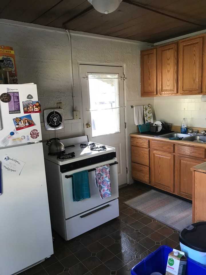 134 N Clark St - Photo 2 of 11