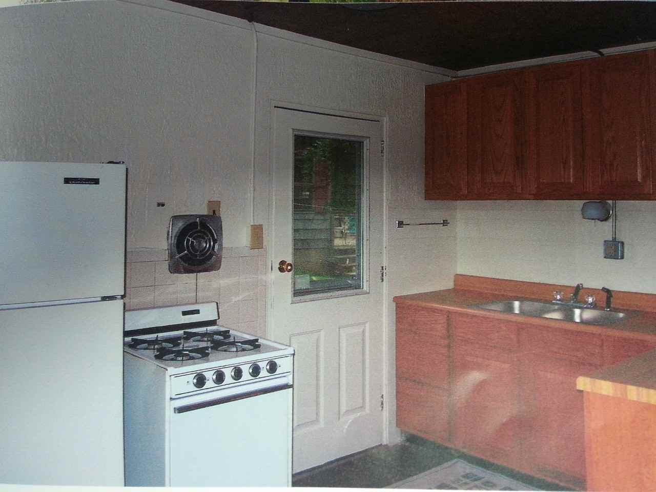 134 N Clark St - Photo 3 of 11