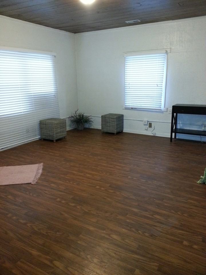 134 N Clark St - Photo 5 of 11