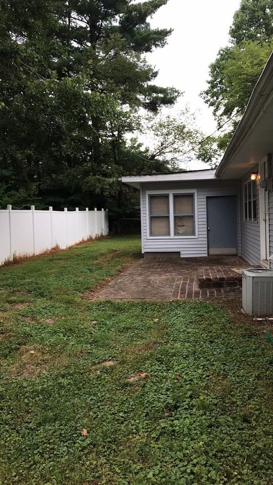 405 N Hillsdale Dr - Photo 2 of 11