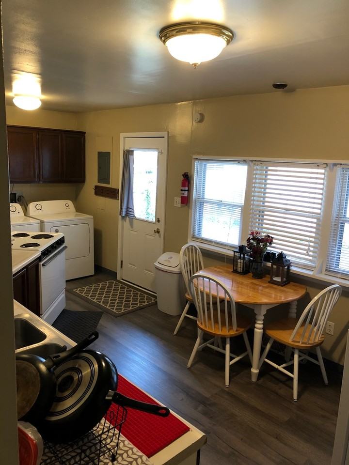 405 N Hillsdale Dr - Photo 4 of 11