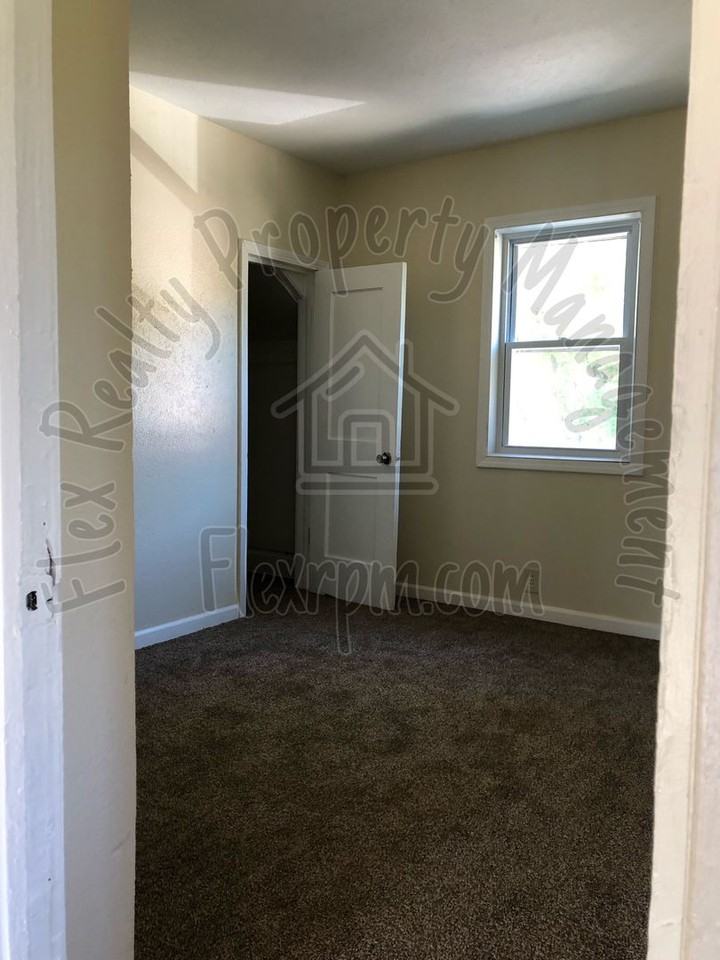 1436 Walbridge Avenue - Photo 3 of 11