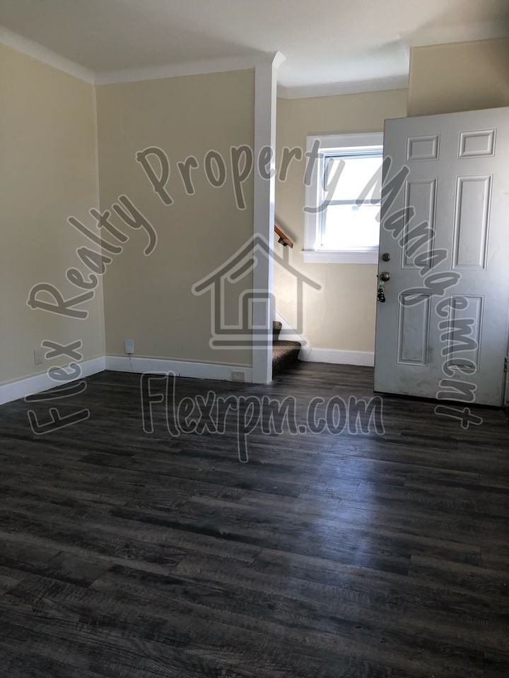 1436 Walbridge Avenue - Photo 7 of 11