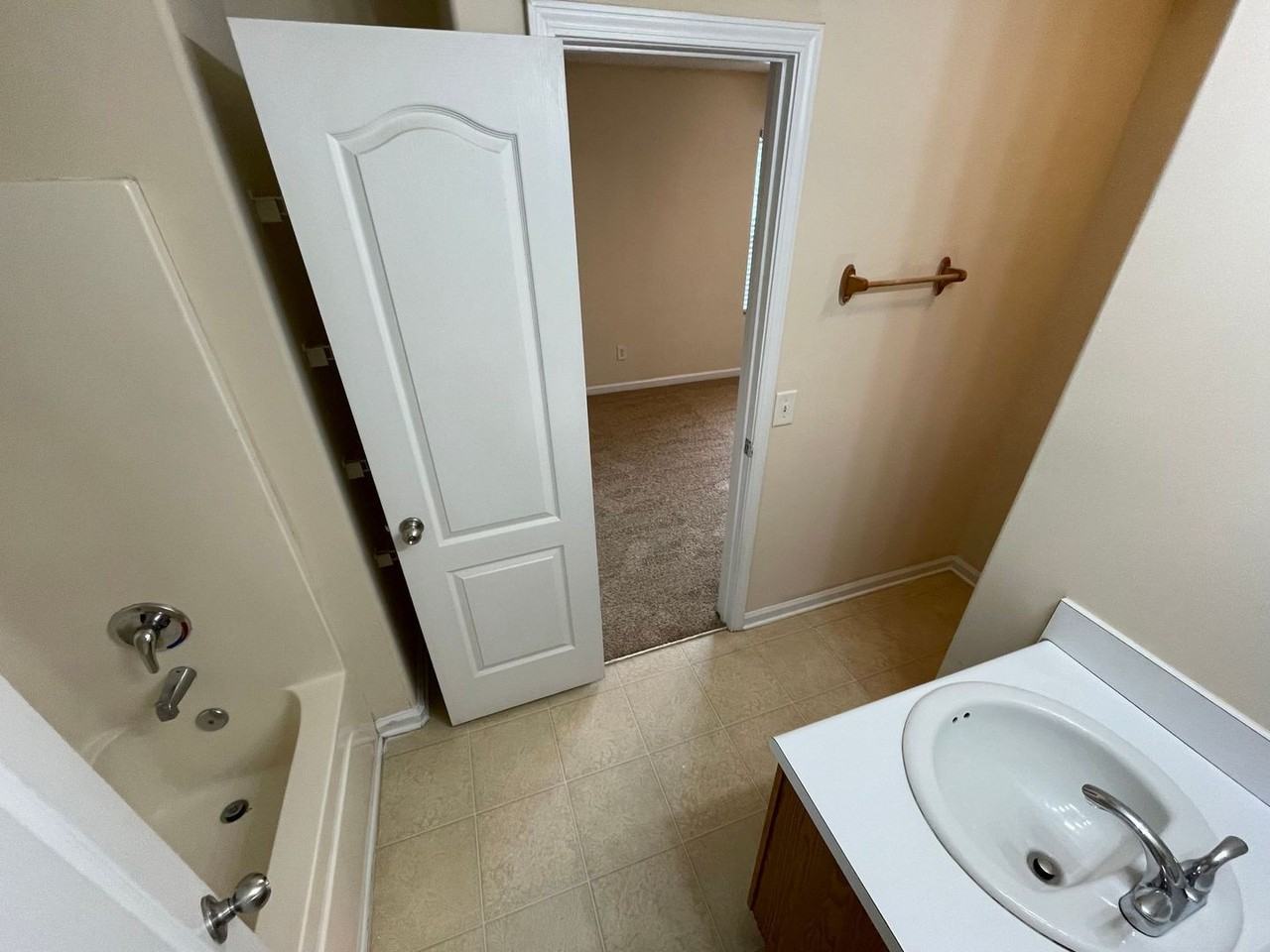 441 Bridgewater Way - Photo 7 of 16