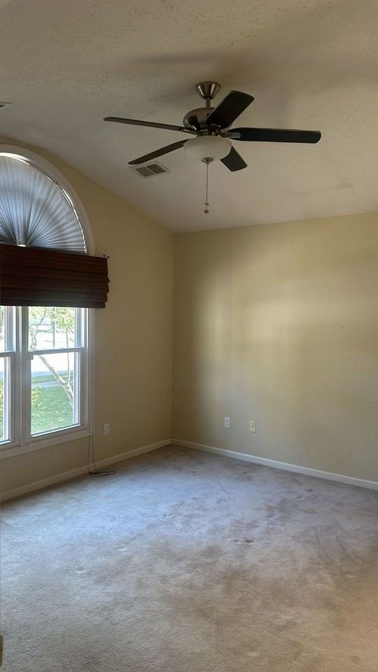 205 Gateway Park Cir - Photo 3 of 10