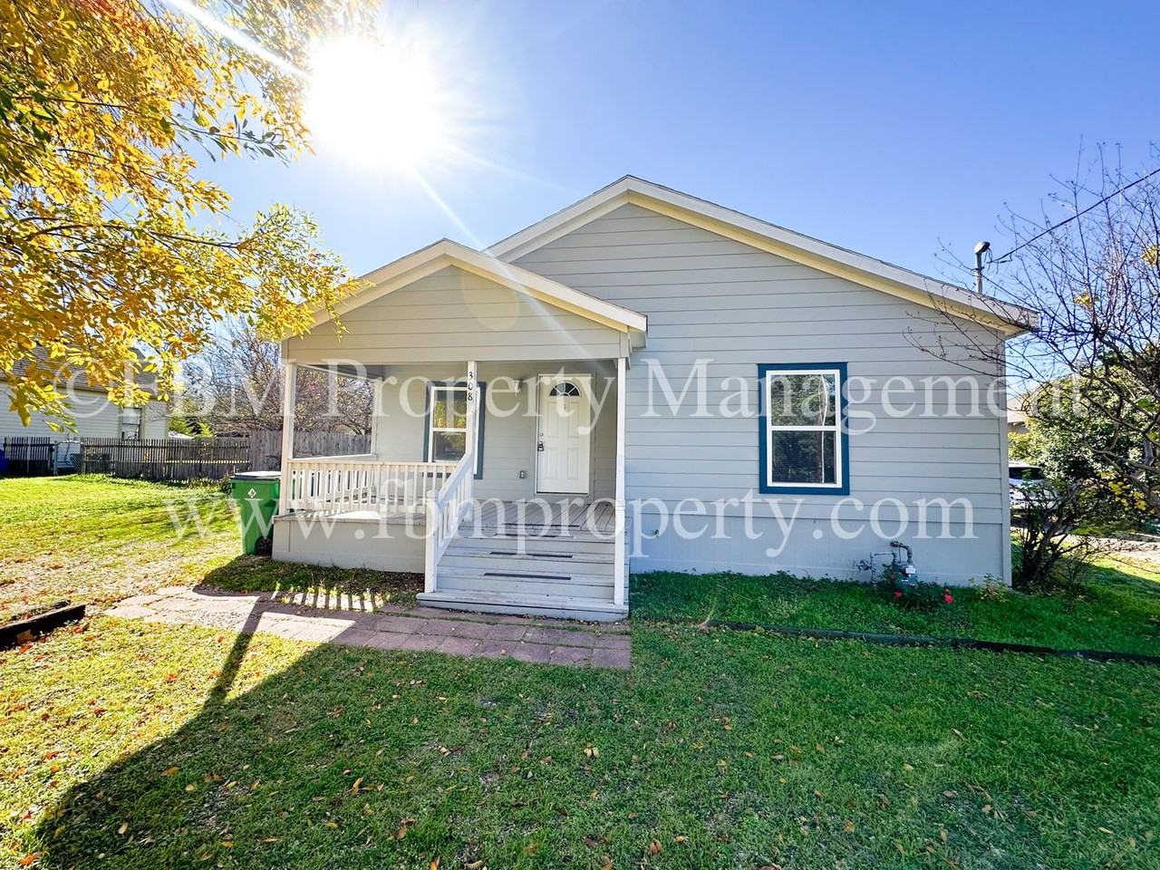 308 E Parks Ave - Photo 2 of 17