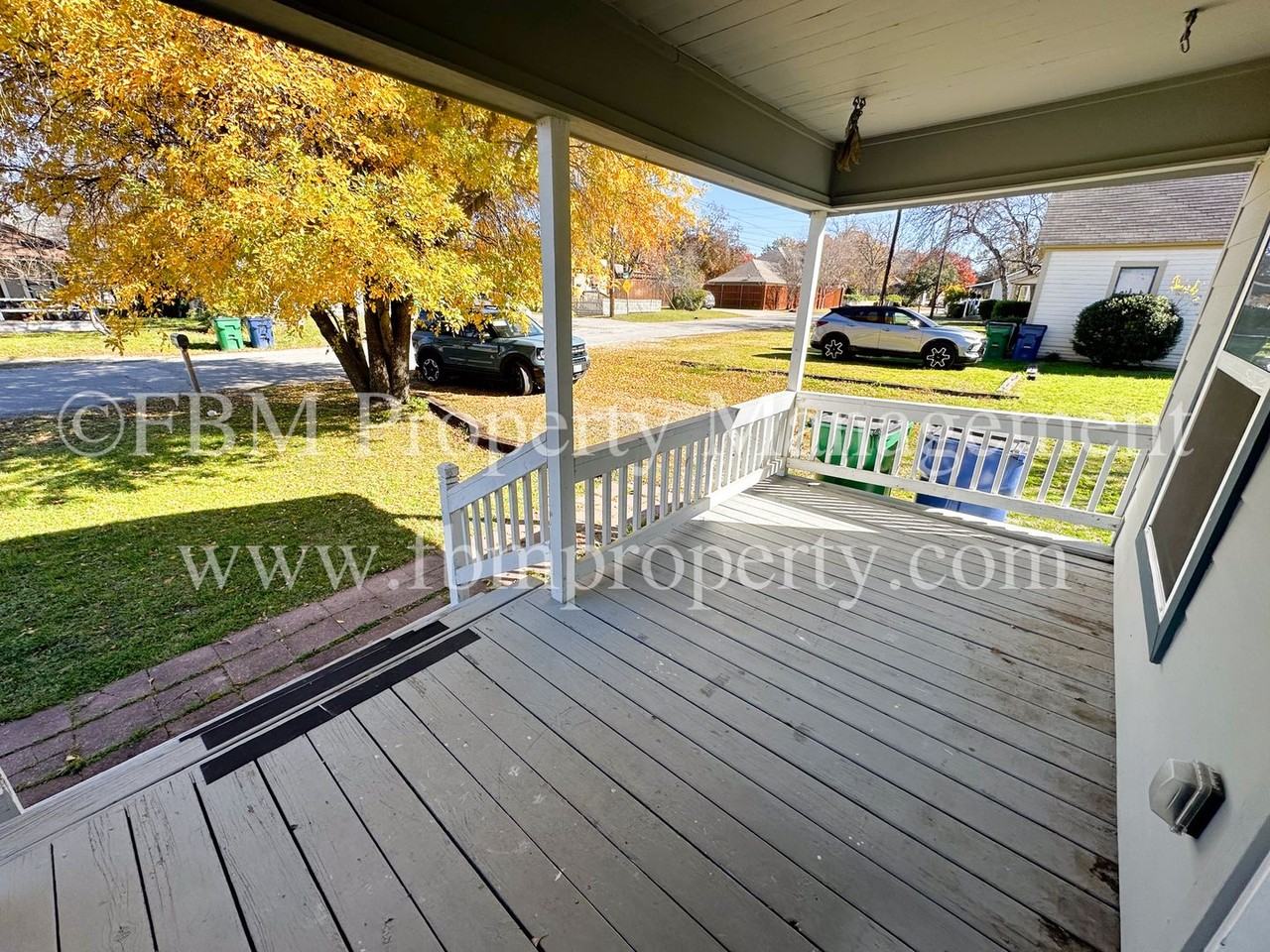 308 E Parks Ave - Photo 3 of 17