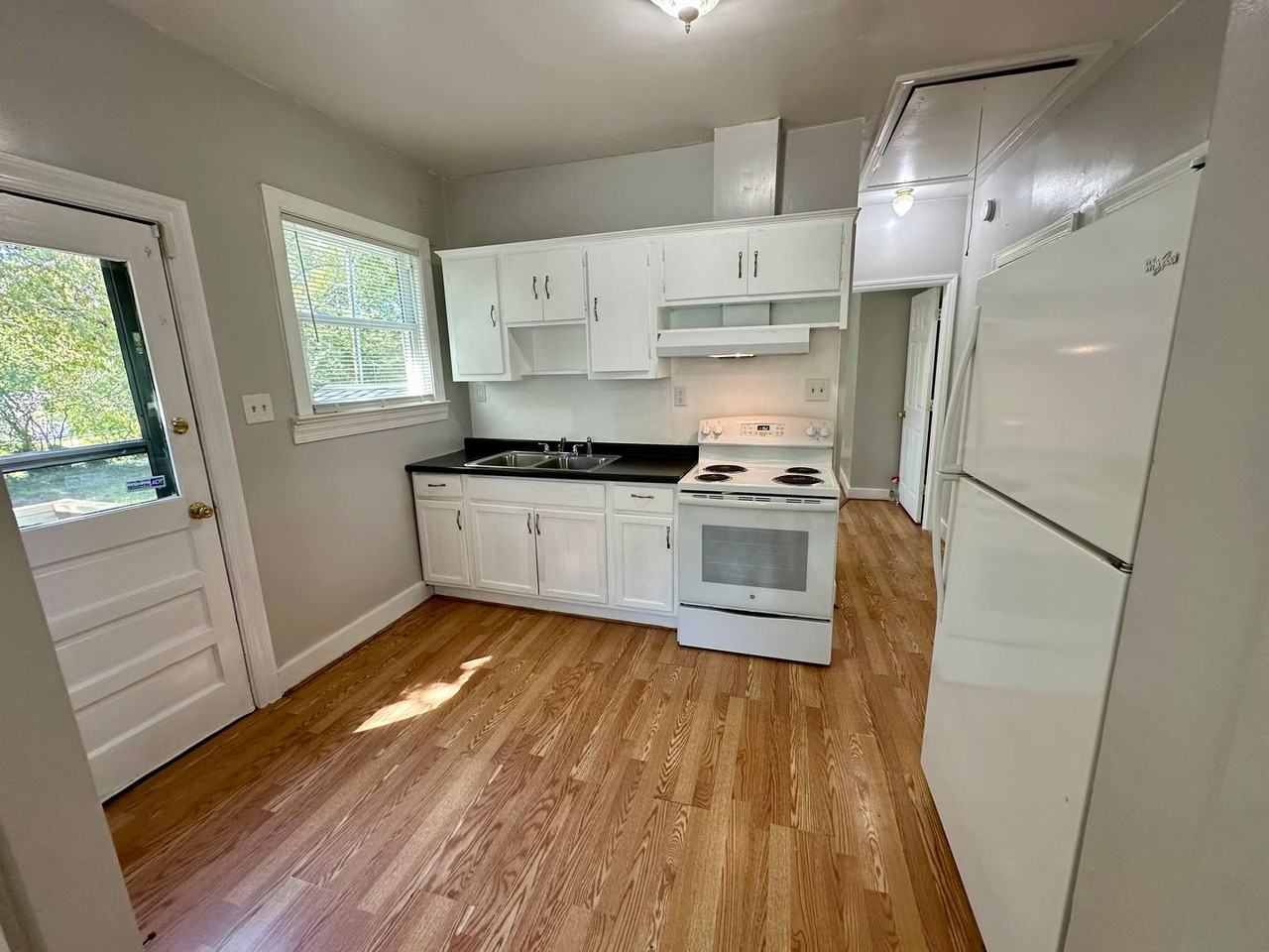 258 Samford St - Photo 6 of 12