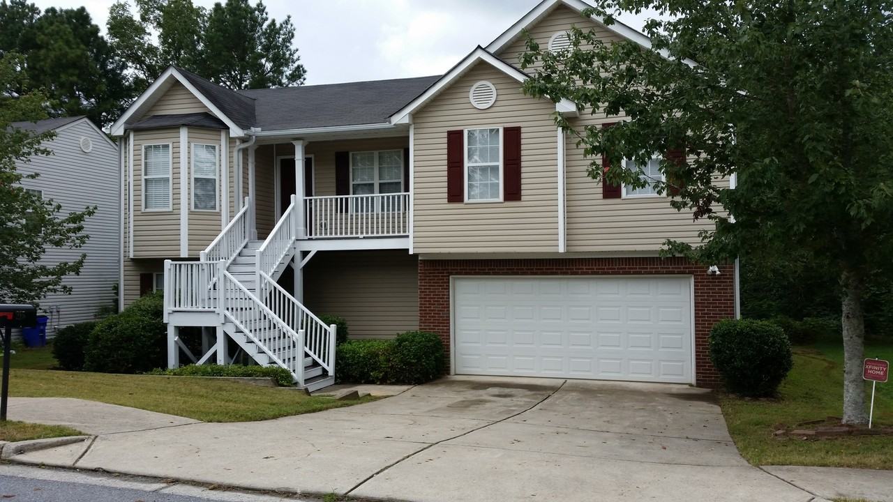 215 Bainbridge Cir - Photo 2 of 27