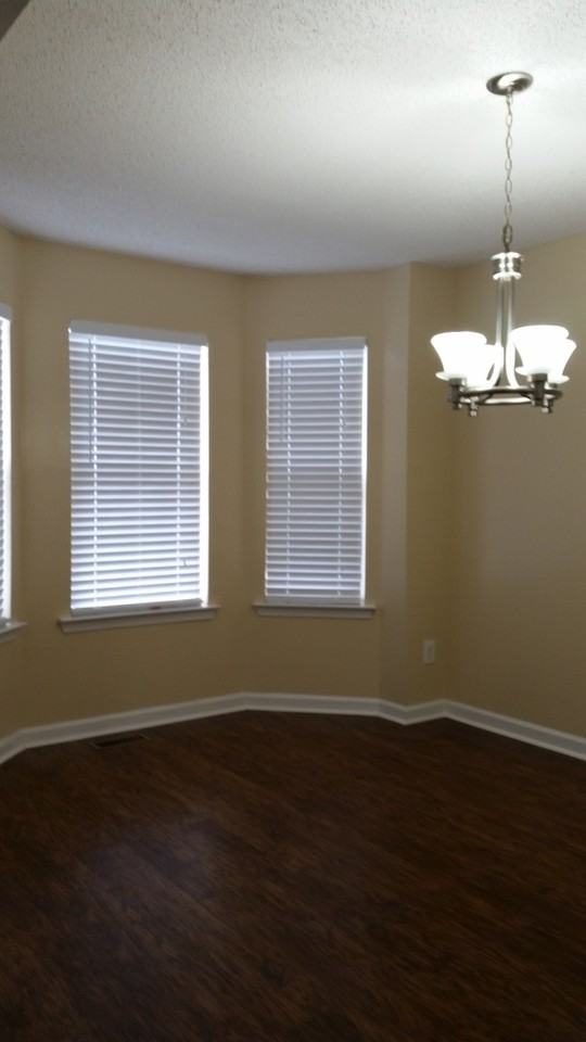 215 Bainbridge Cir - Photo 4 of 27