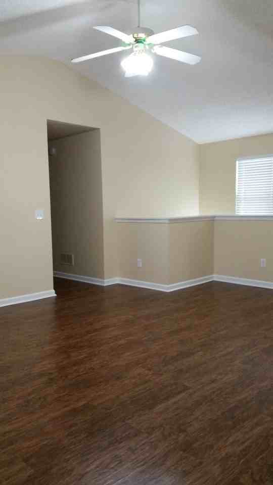 215 Bainbridge Cir - Photo 6 of 27