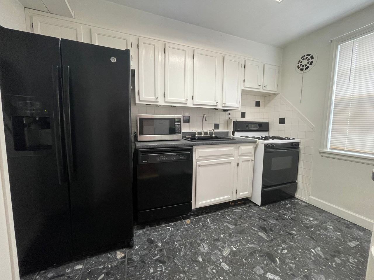 6609 Potomac Ave - Photo 2 of 18