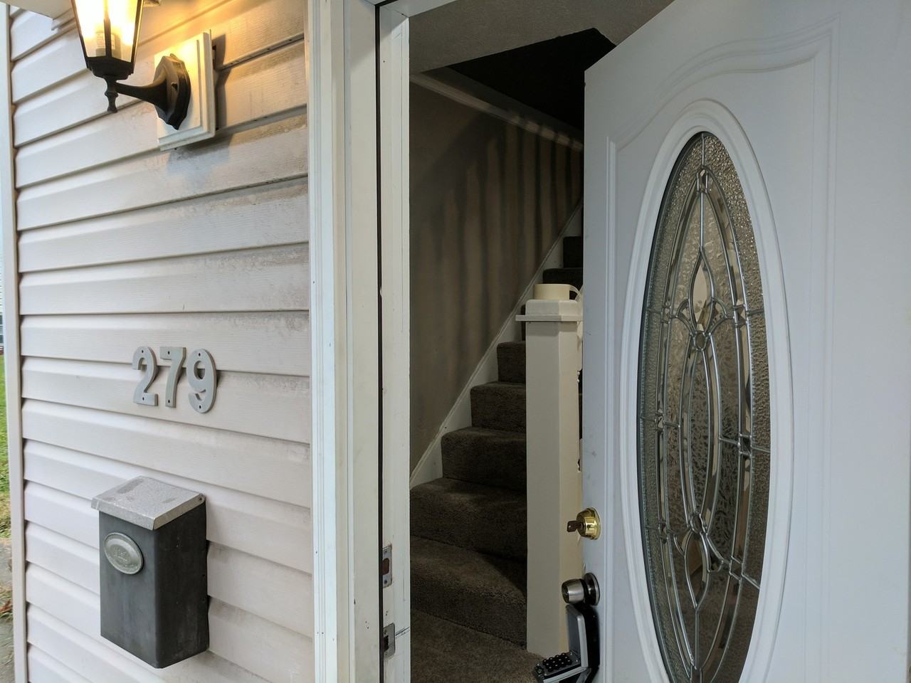 279 Patterson Ave - Photo 4 of 39