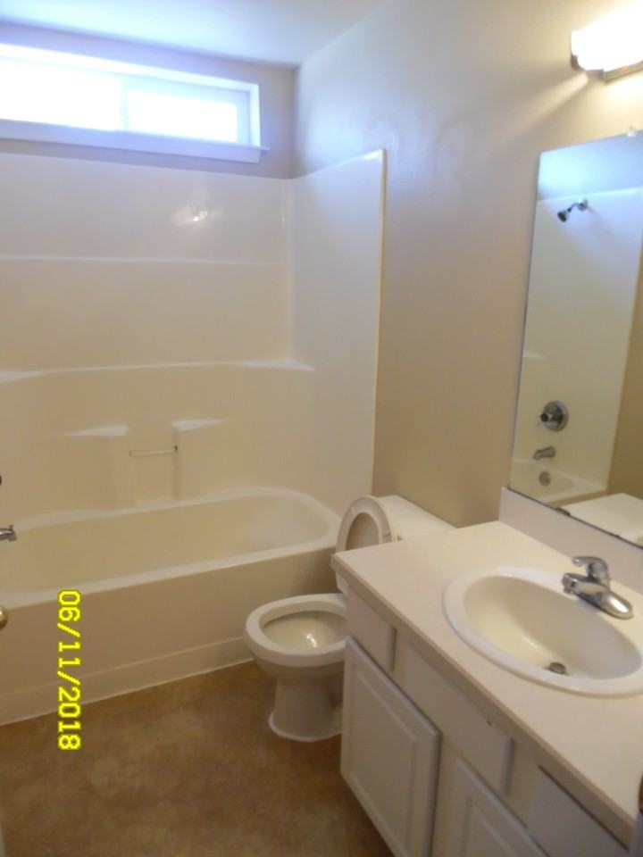 467 Nw Meadows Dr - Photo 2 of 12