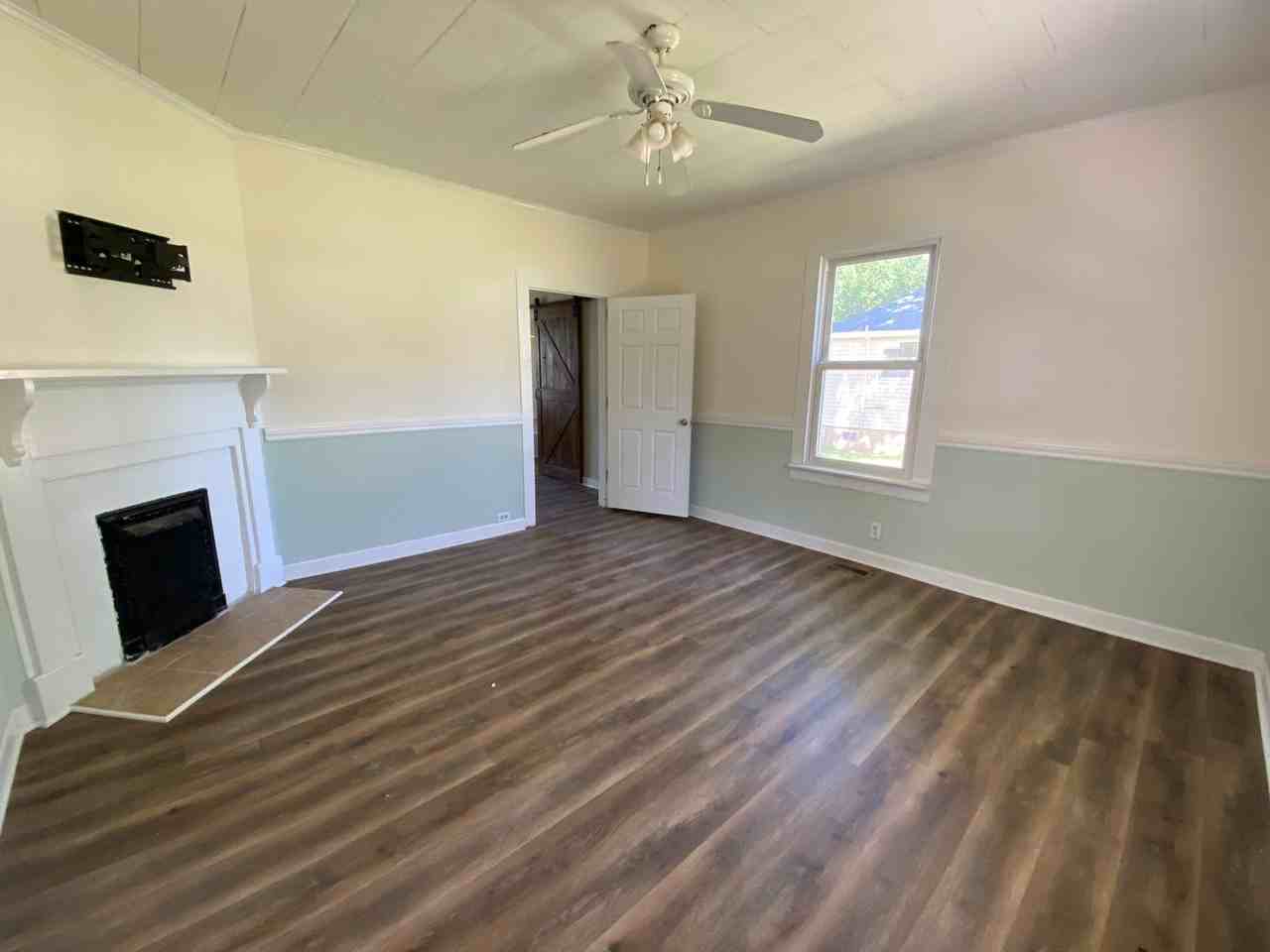 130 Oak St - Photo 2 of 23