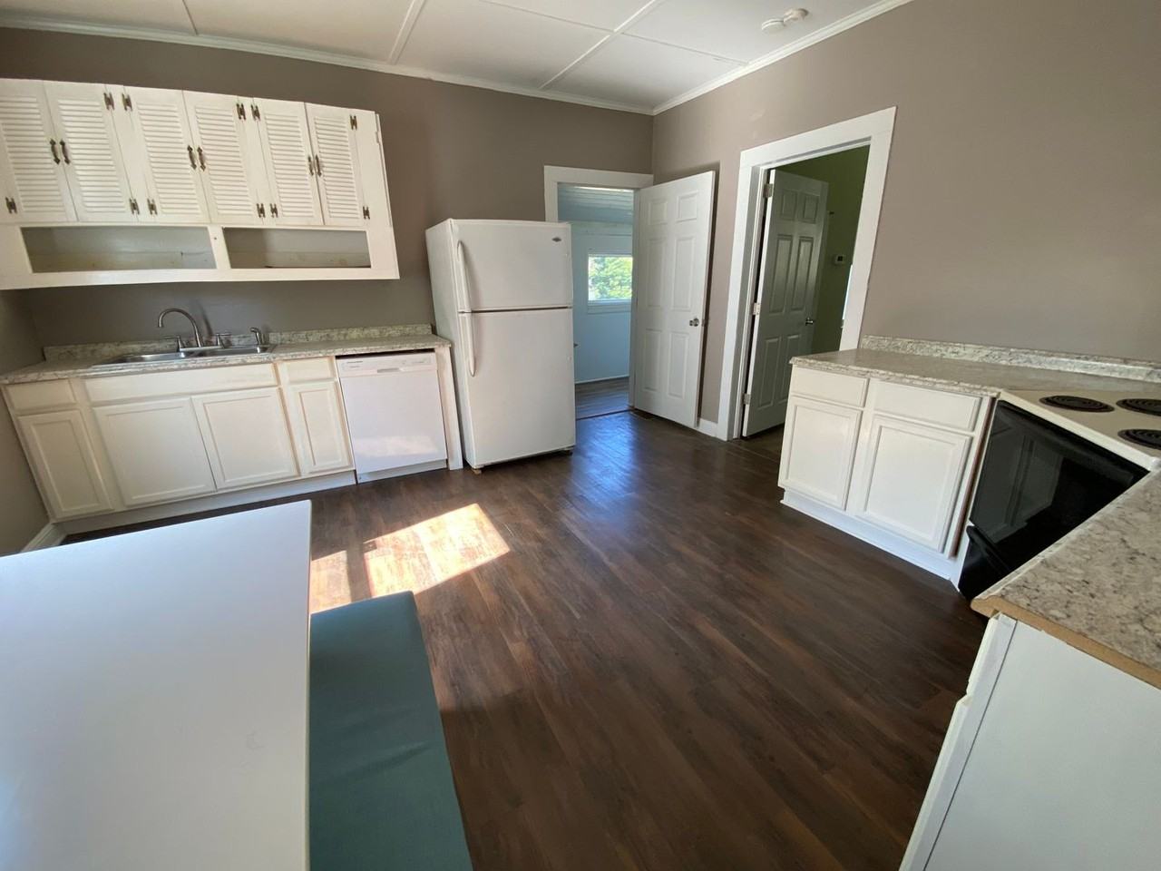 130 Oak St - Photo 7 of 23