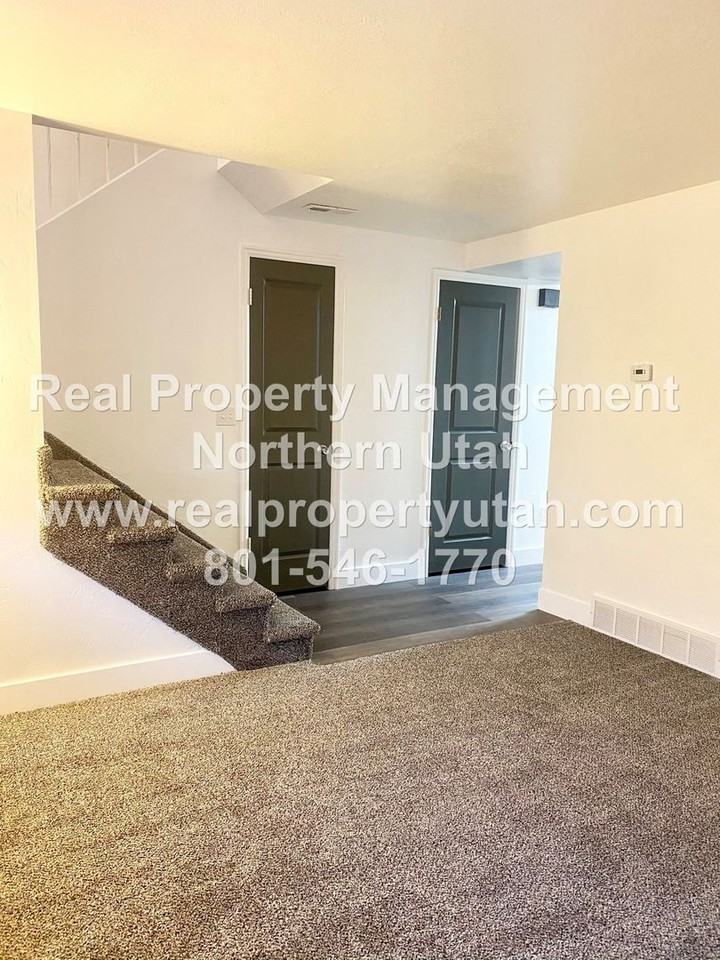 111 Center St Apt 5c - Photo 3 of 18