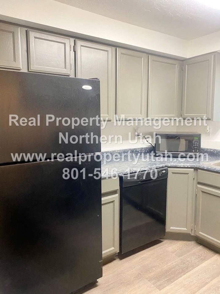 111 Center St Apt 5c - Photo 4 of 18