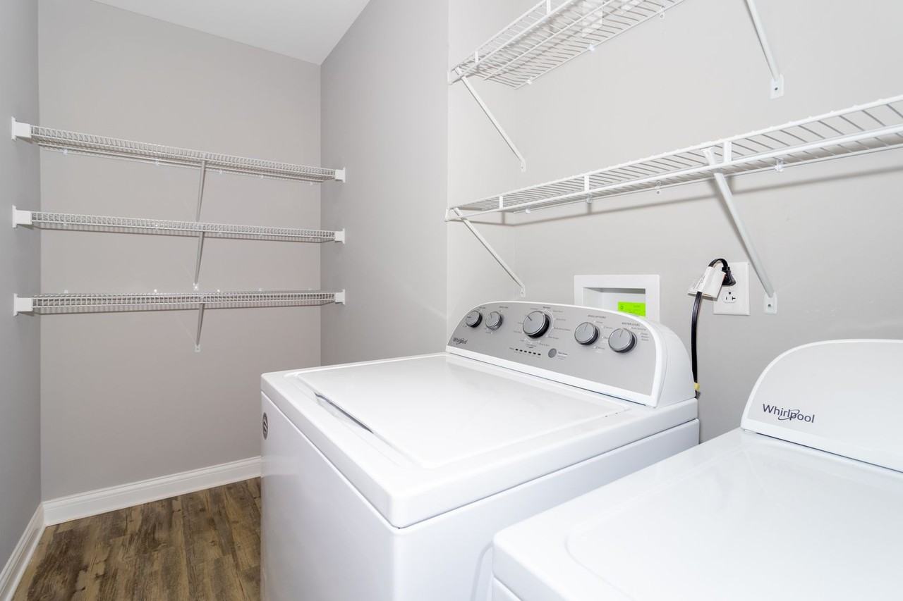 313/315 Prescott Lane - Photo 2 of 12