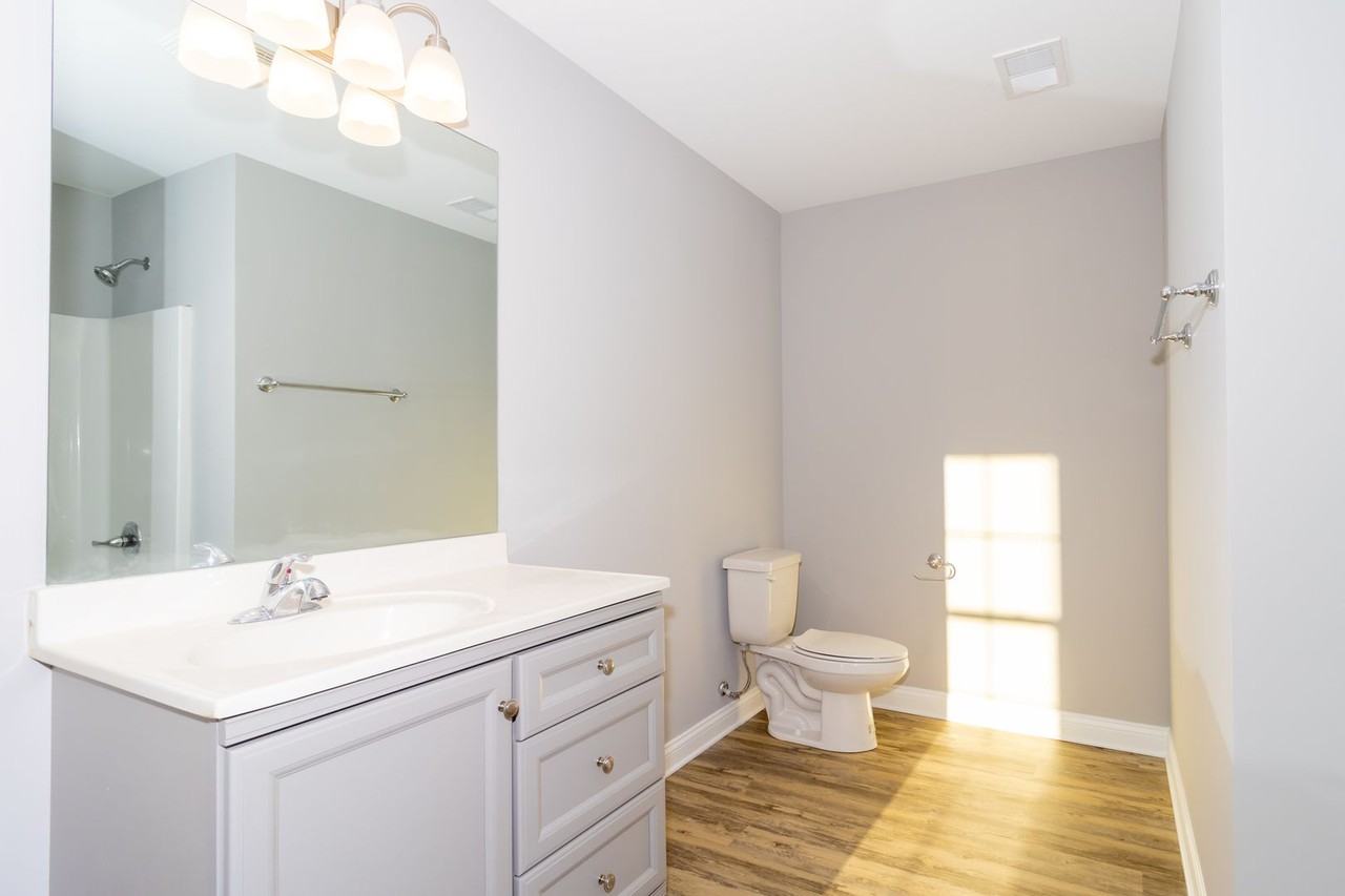 313/315 Prescott Lane - Photo 3 of 12