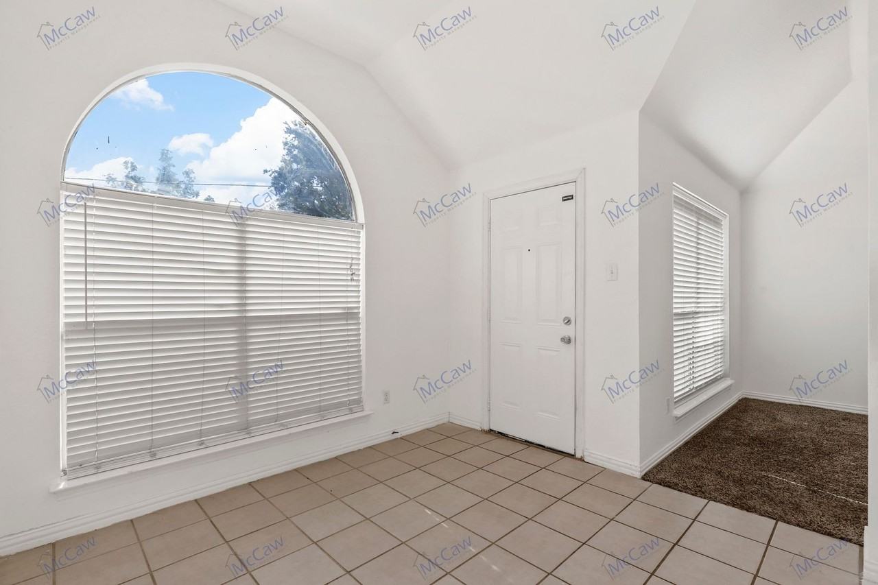 6611 Rockdale Rd - Photo 3 of 21
