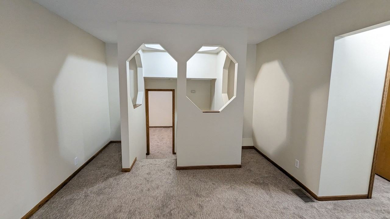 2203 S 11th Street - Photo 3 of 24