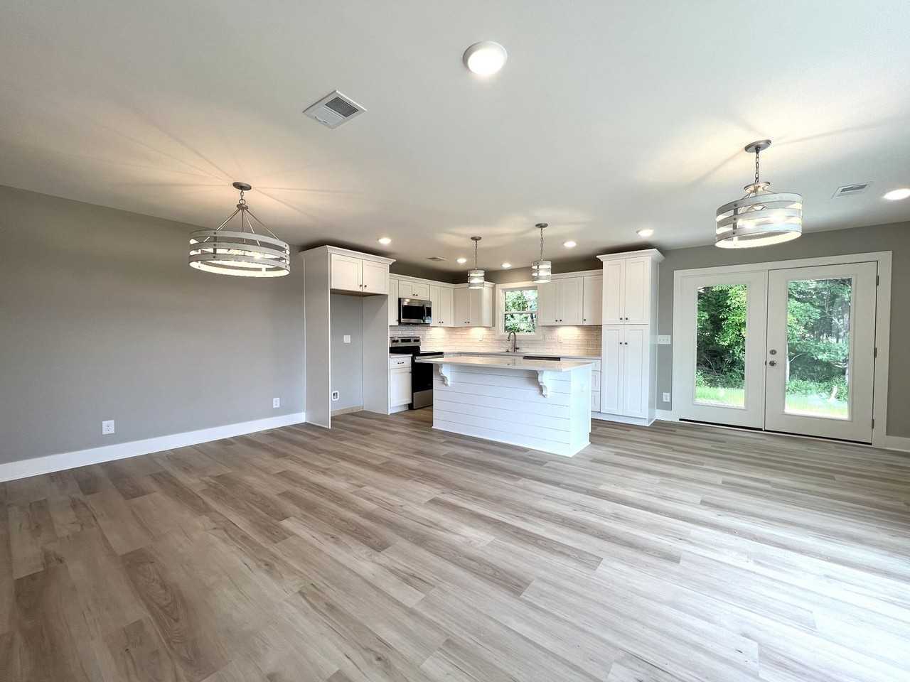 727 Hollie Way - Photo 3 of 17