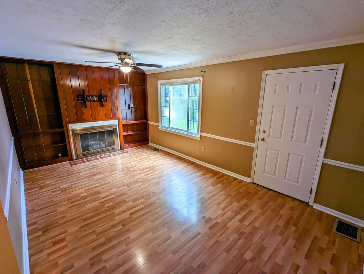 602 Hazelwood Dr - Photo 2 of 18