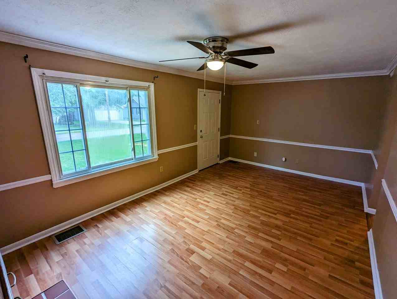 602 Hazelwood Dr - Photo 3 of 18