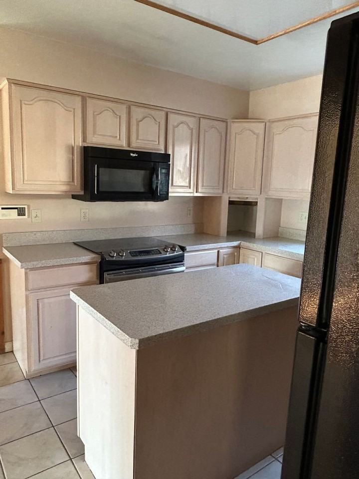 2730 Gregory Dr S - Photo 6 of 21