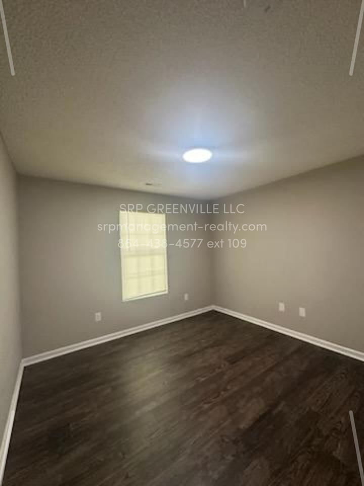 Sunnyside Triplex - Photo 3 of 8