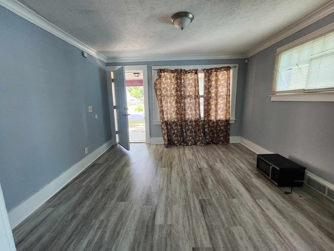 184-186 Lincoln Ave. - Photo 2 of 11
