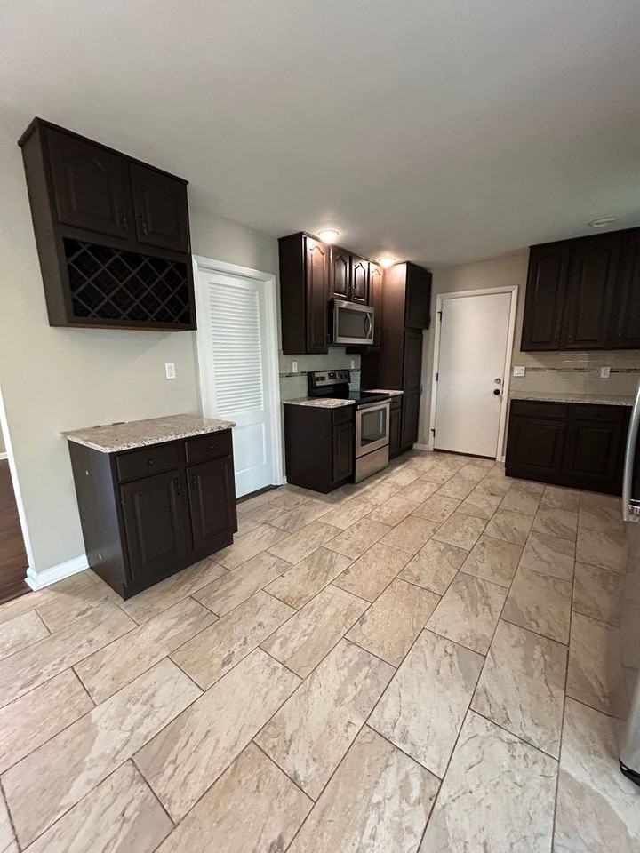 1300 Fieldcrest - Photo 4 of 20