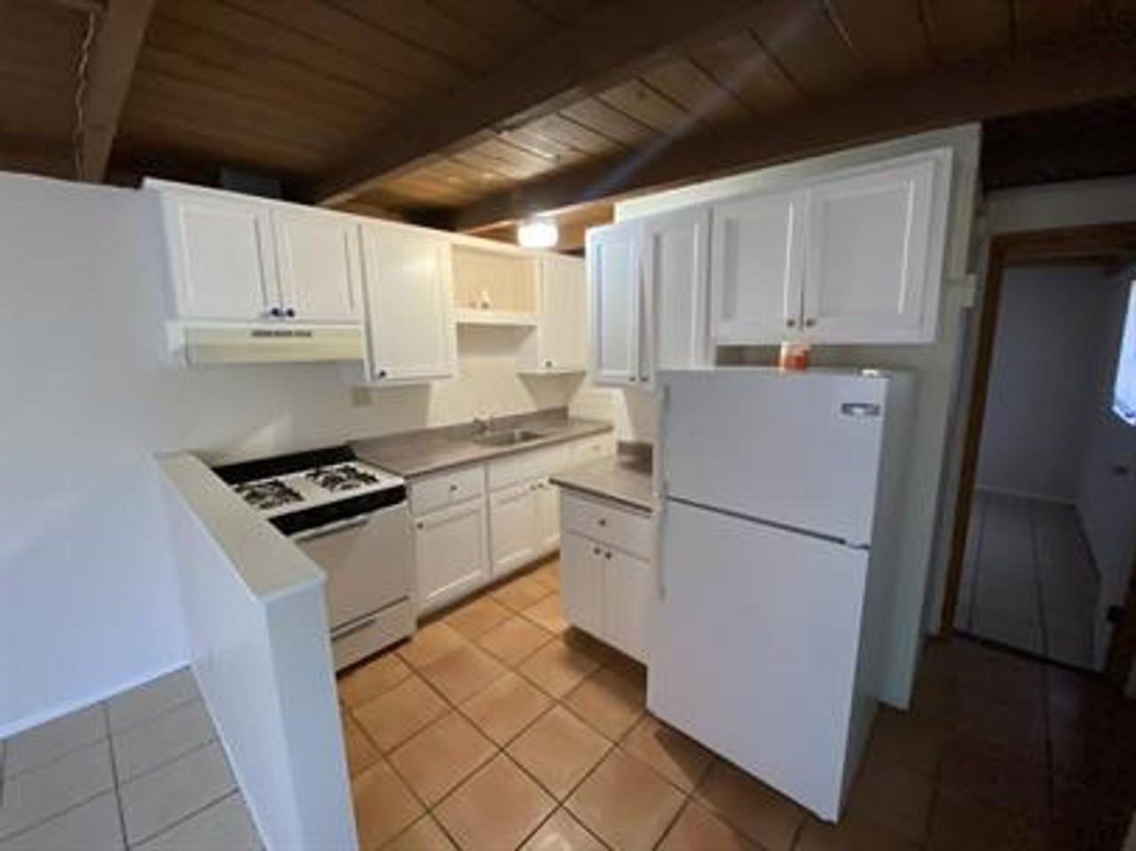 3248 E Edison St #5 - Photo 3 of 5