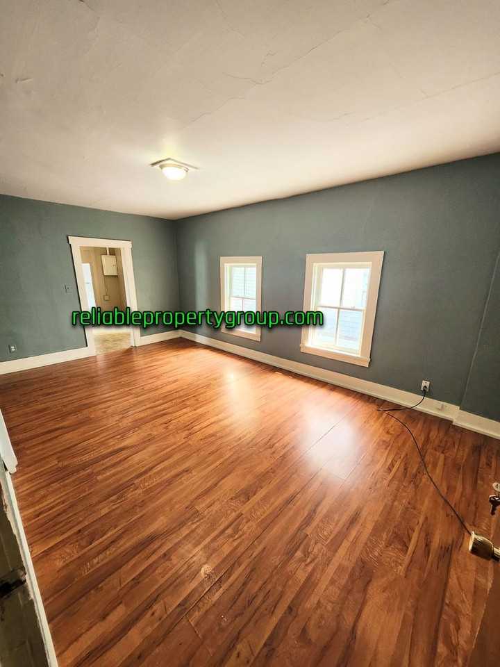 624 Walnut St - Photo 2 of 10