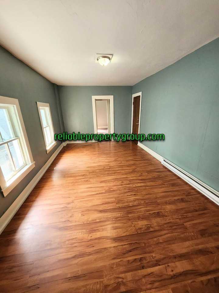 624 Walnut St - Photo 3 of 10