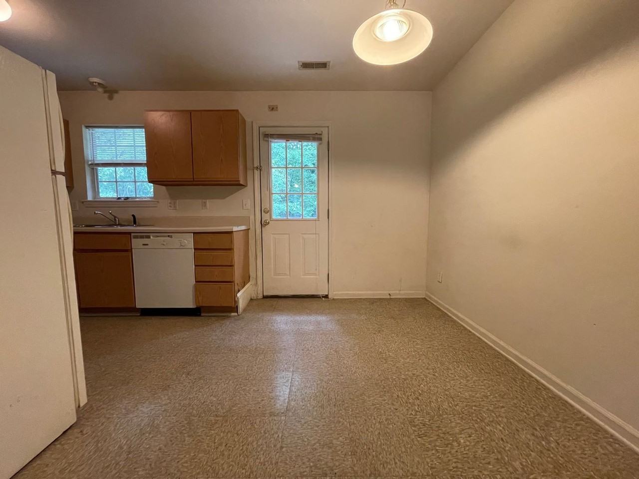 Camden Road Apartments - Photo 3 of 8