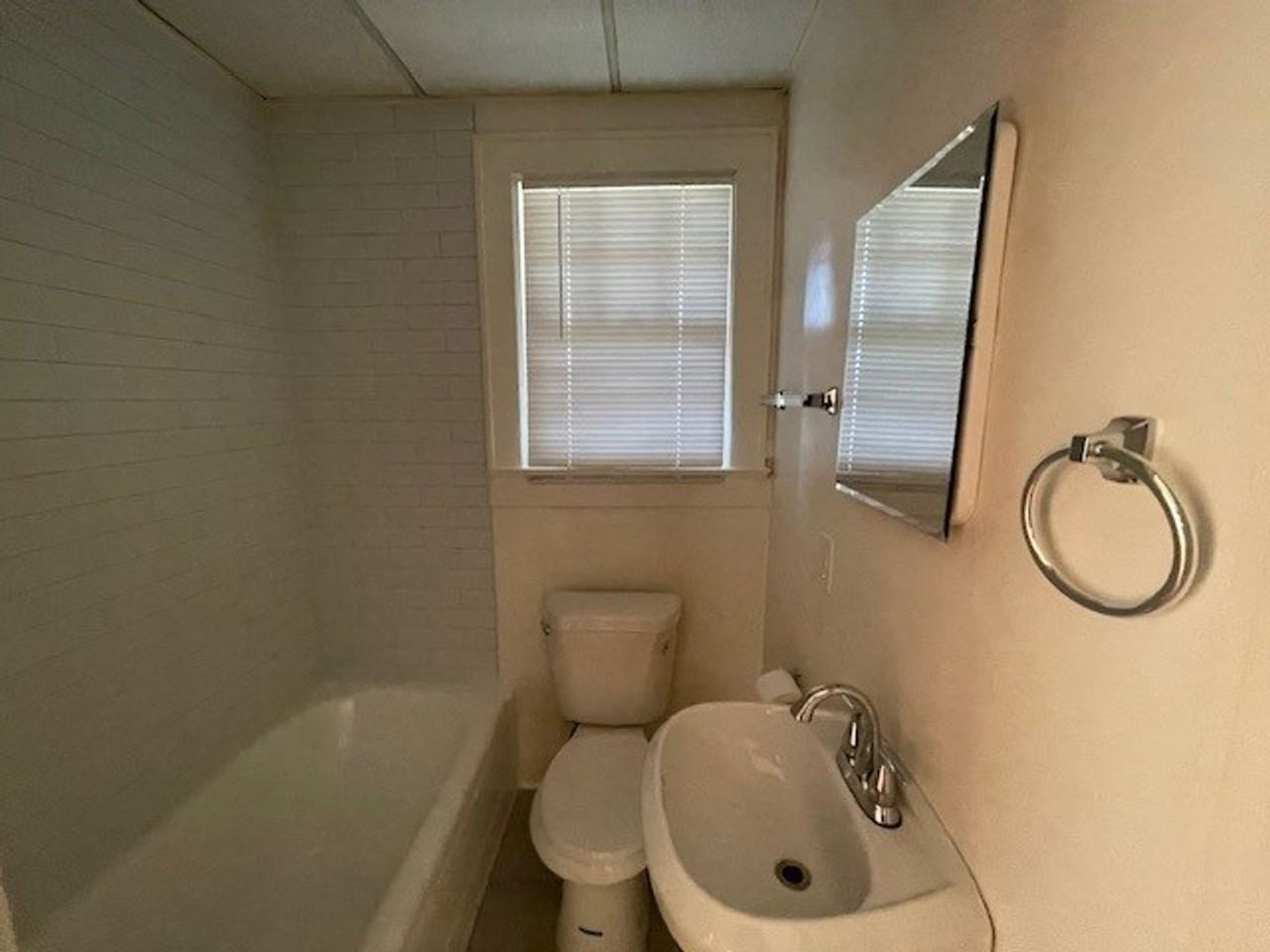 131 Stanley Avenue - Photo 7 of 10